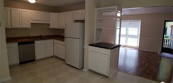 2 bed, 1000 sqft, $1,300 — Photo 3