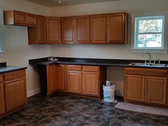 4th image of 611 Rensselaer Ave
