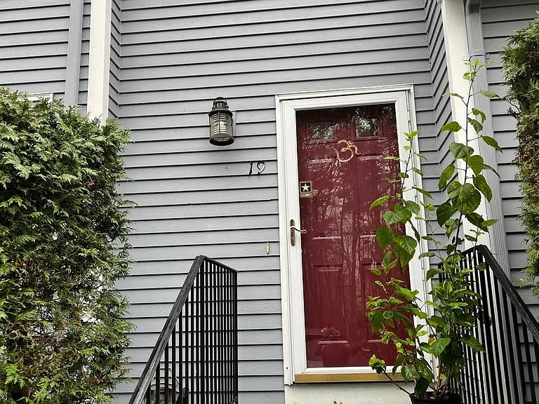 19 Pinecrest Vlg #19 — Photo 1