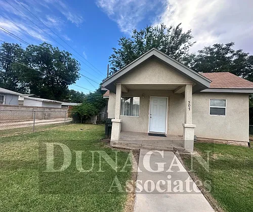 507 W Hagerman St Photo 1