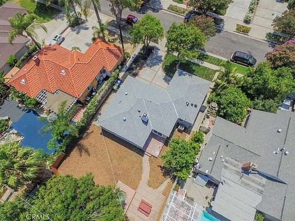 4th image of 8956 Gladbeck Ave
