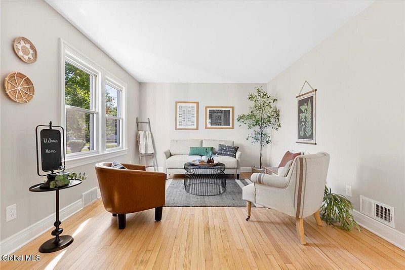 5th image of 10 Saratoga Drive
