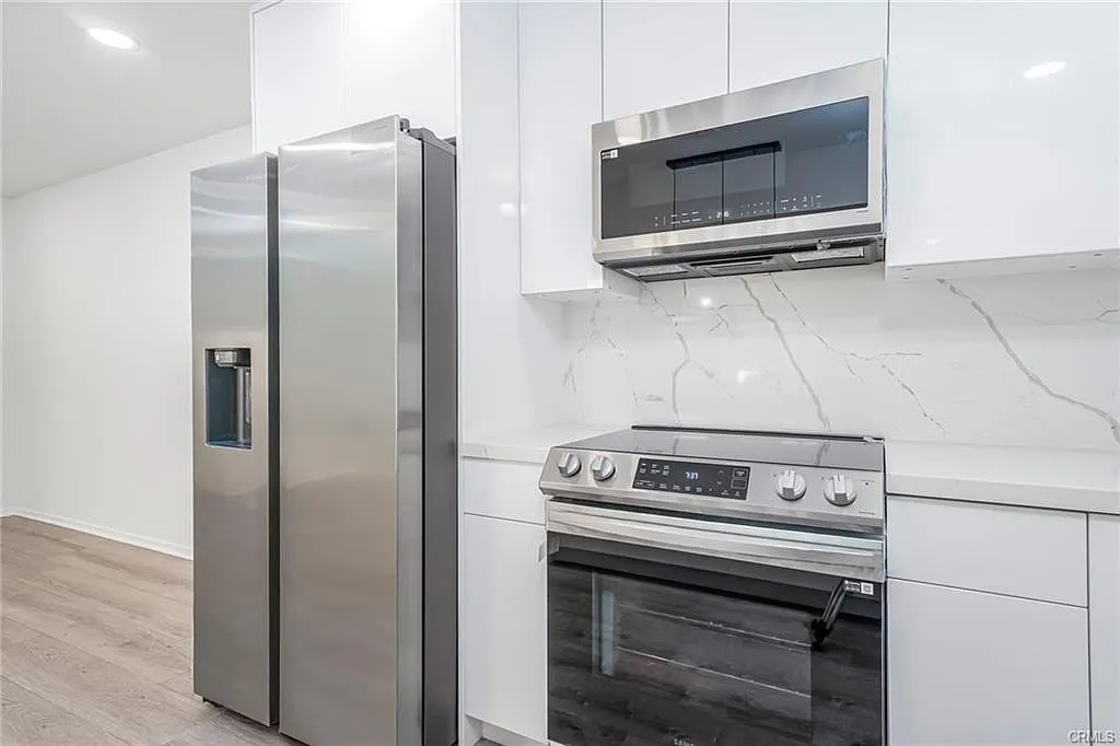 2 bed, 1079 sqft, $3,450 — Photo 3
