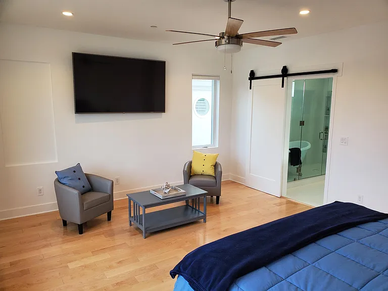 214 8th St #2 — Photo 9