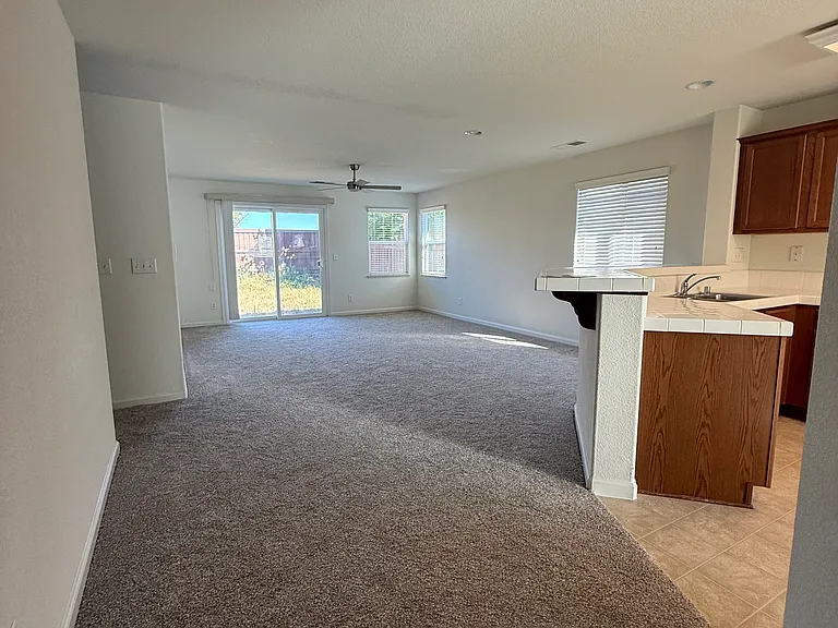 1572 Minories Dr — Photo 2