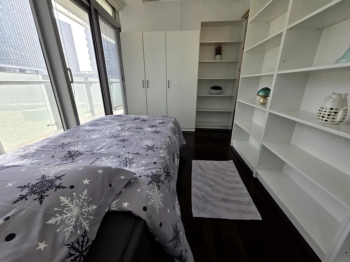 Flex Room with Balcony - York St & Bremner Blvd — Photo 3