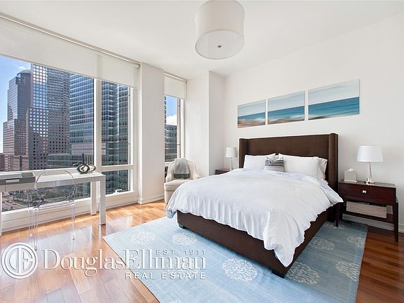 4th image of 101 Warren St APT 1540