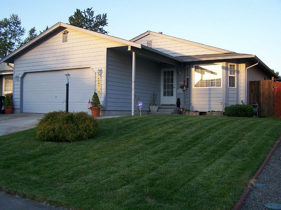 GREAT CURB APPEAL