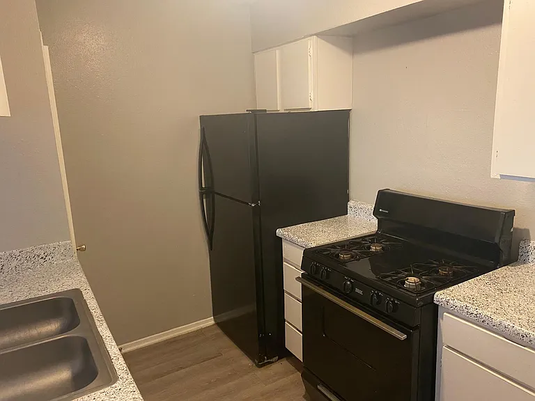 5909 Royalgate Dr — Photo 20