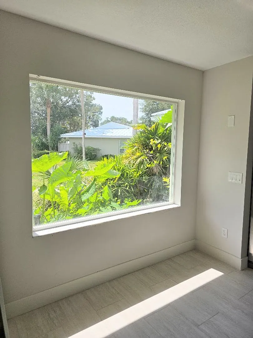 Waterfront 2 Bedroom, 2 Bath Condo with Dock — Photo 4