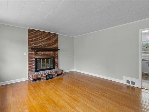 3rd image of 324 Dare St