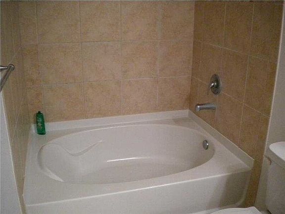 3rd image of 511 NE 11th Ave