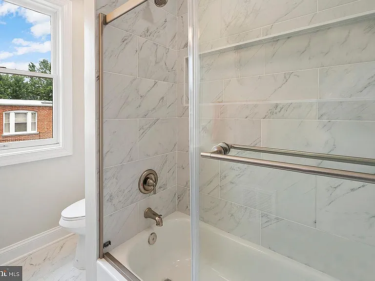202 Adams St NE — Photo 11