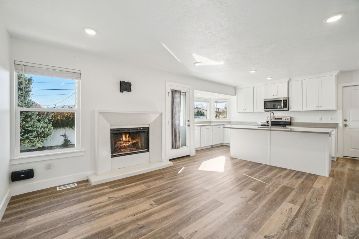 next background image