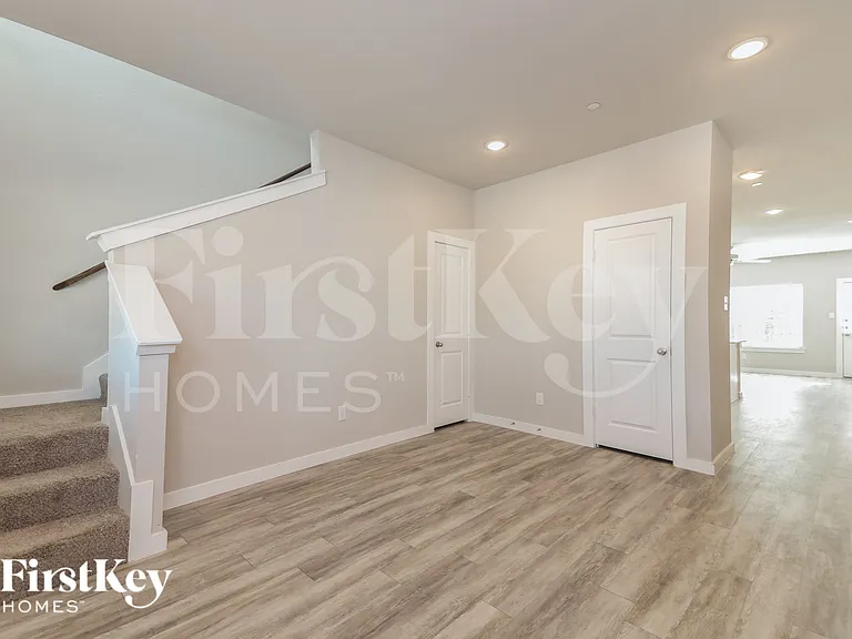 322 Nima Ln — Photo 3