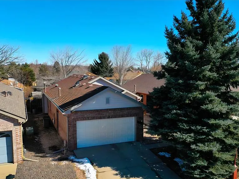 804 Zweck Ct — Photo 1