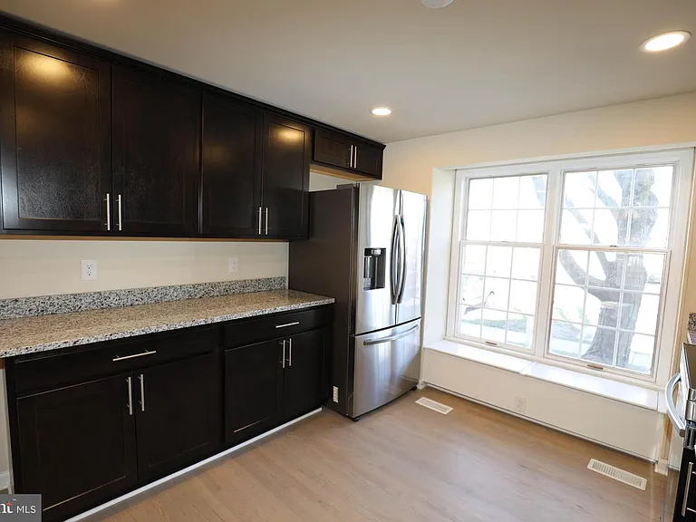 8006 Harbor Pl — Photo 3