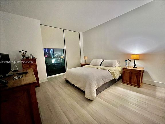 2nd image of 1900 N Bayshore Dr APT 2709