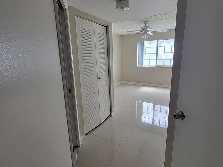 1400 Crestwood Ct S #1402 — Photo 8