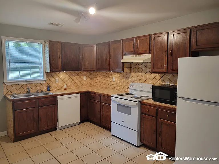 3446 Lee St — Photo 27