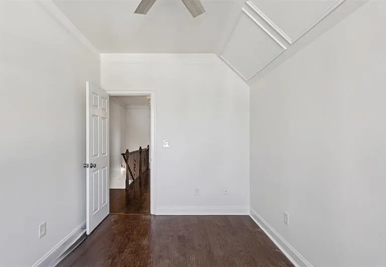 546 Highland Ave NE — Photo 27