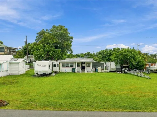403 Mango Ave, Goodland, FL 34140