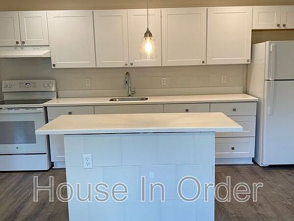4th image of 307 8th Ave E Unit 102