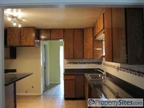 2nd image of 1002 E Vine Ave
