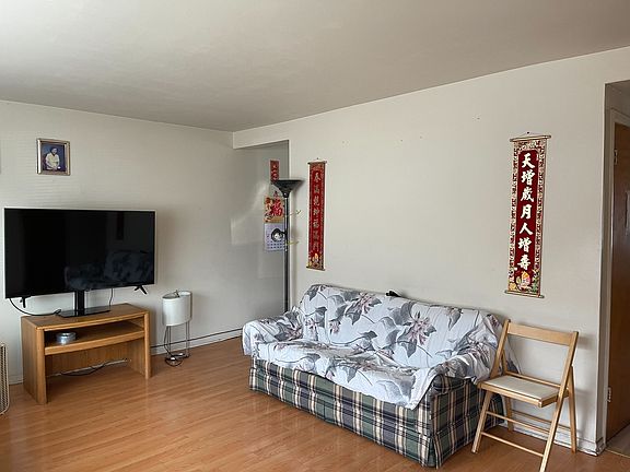 2nd image of 1028 N Boxwood Dr #B