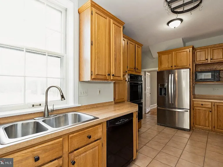 15615 Falls Rd — Photo 10
