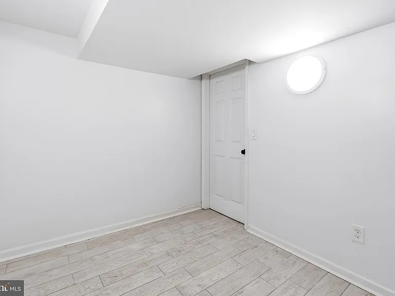 2302 Mount Royal Ter — Photo 24