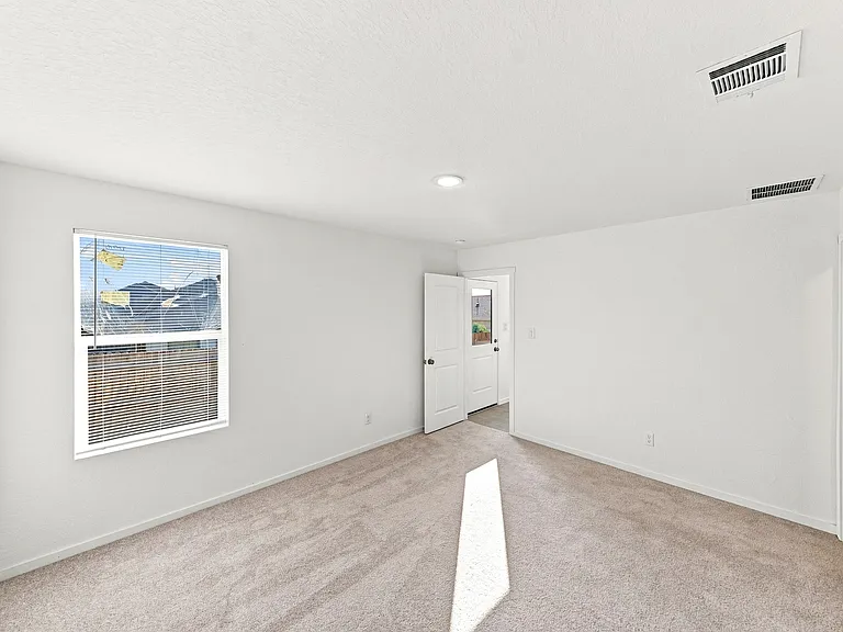 271 Zyra Ave — Photo 15