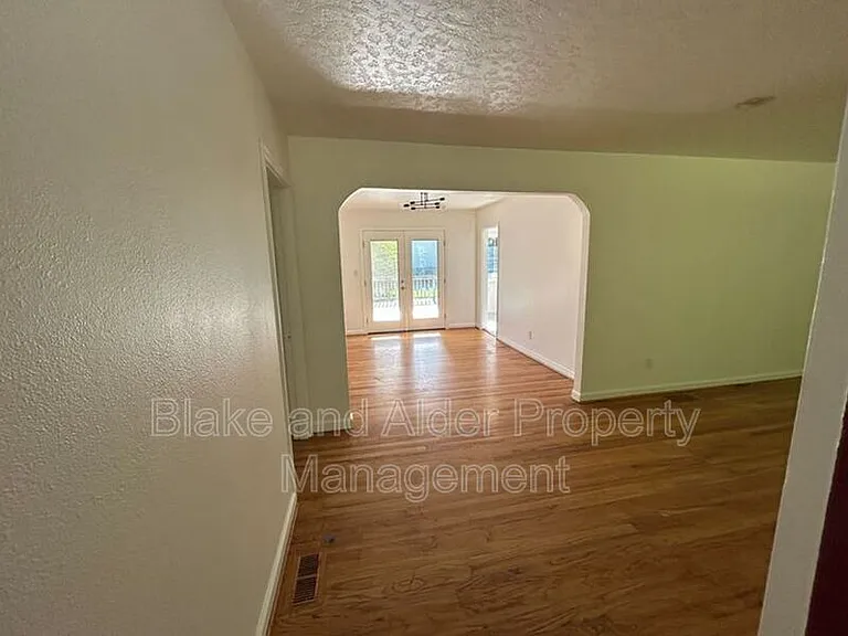 198 NE 157th Ave — Photo 3