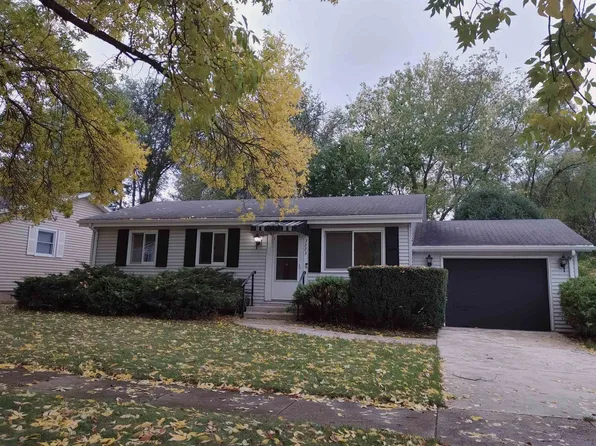 3223 New England Dr, Rockford, IL 61109