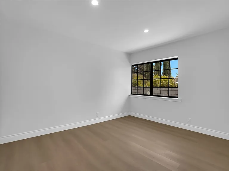 325 W Le Roy Ave — Photo 25