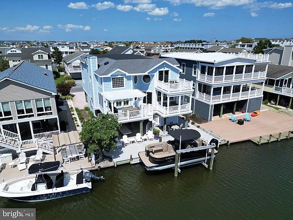 2nd image of 12 Oyster Bay Dr