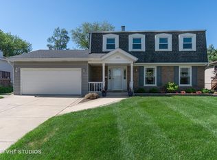 1680 Buena Vista Dr, Wheaton, IL 60189
