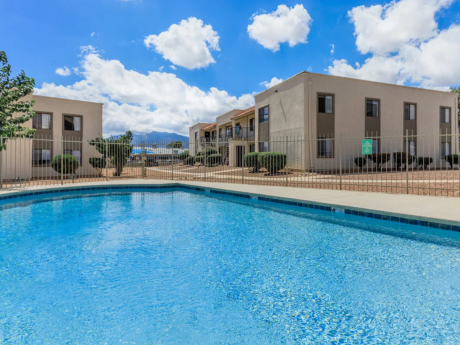Falcon Court Apartments — Photo 1