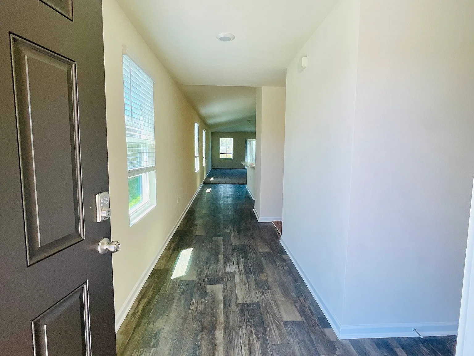 3 bed, 2000 sqft, $1,926 — Photo 3