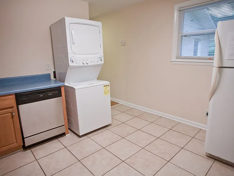 611 Hillsborough St — Photo 3