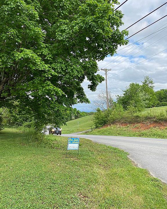 2nd image of 214 Piney Rd
