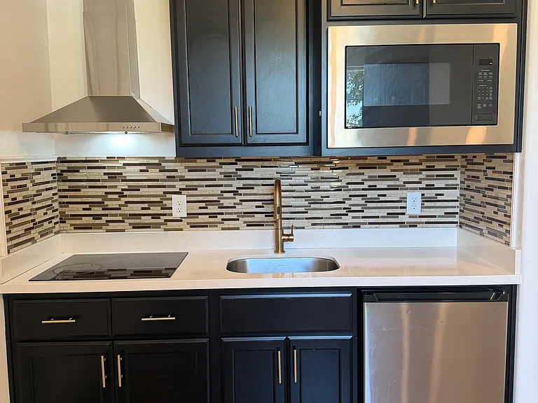 2271 Augusta Ave — Photo 10