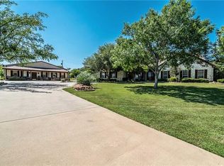 1300 Parkway Ln, Pilot Point, TX 76258