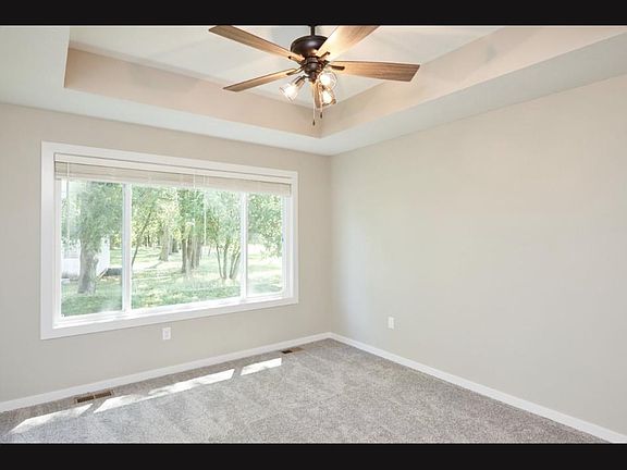 4th image of 109 Deer Haven St