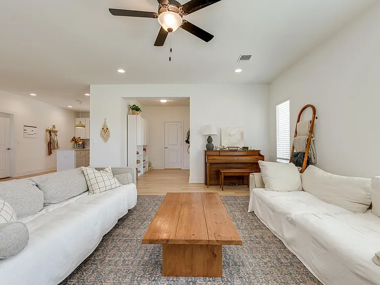 8801 Looksee Ln — Photo 6