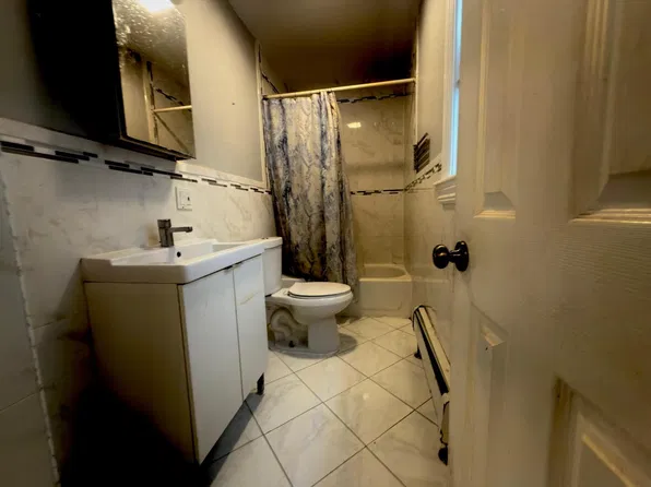 412 Woodlawn Avenue image 1 of 10