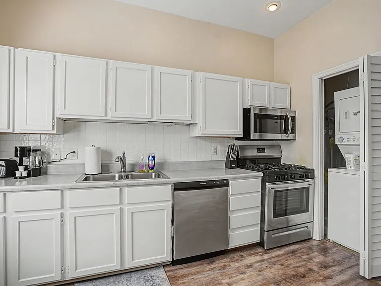 552 - 554 E Macon St — Photo 15