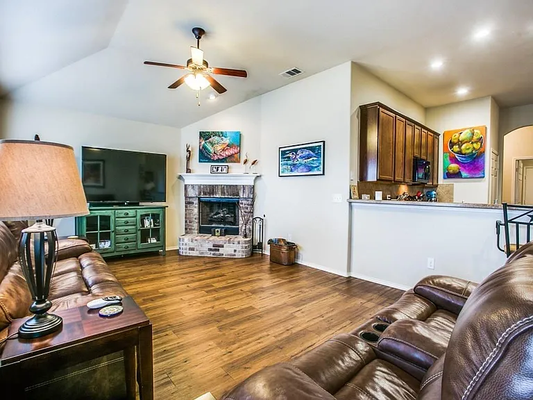 10333 Bradshaw Dr — Photo 8