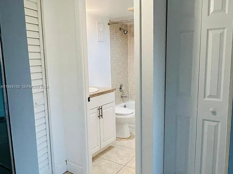 1000 Saint Charles Pl #721 — Photo 32