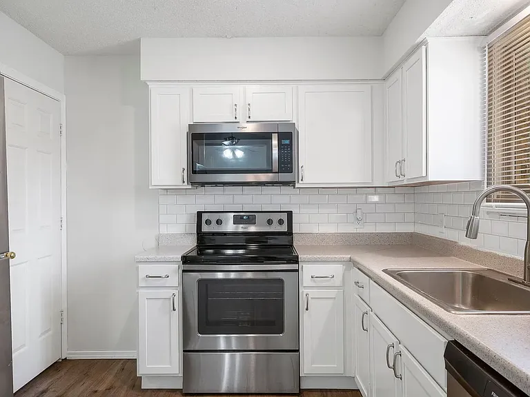 1707 E Walnut Lawn St — Photo 15